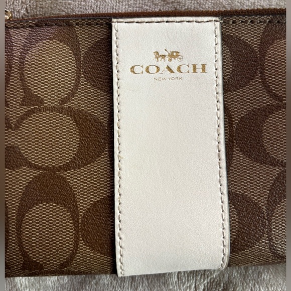 Corner Zip Wristlet‎ In Signature Canvas - Picture 3 of 6